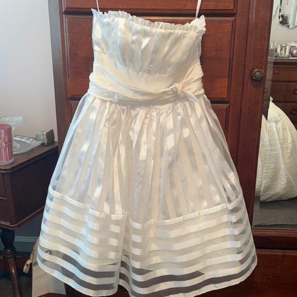 - BETSEY JOHNSON NWOT WHIT BUSTIER LINED FIT FLARE MINI - Picture 9 of 9